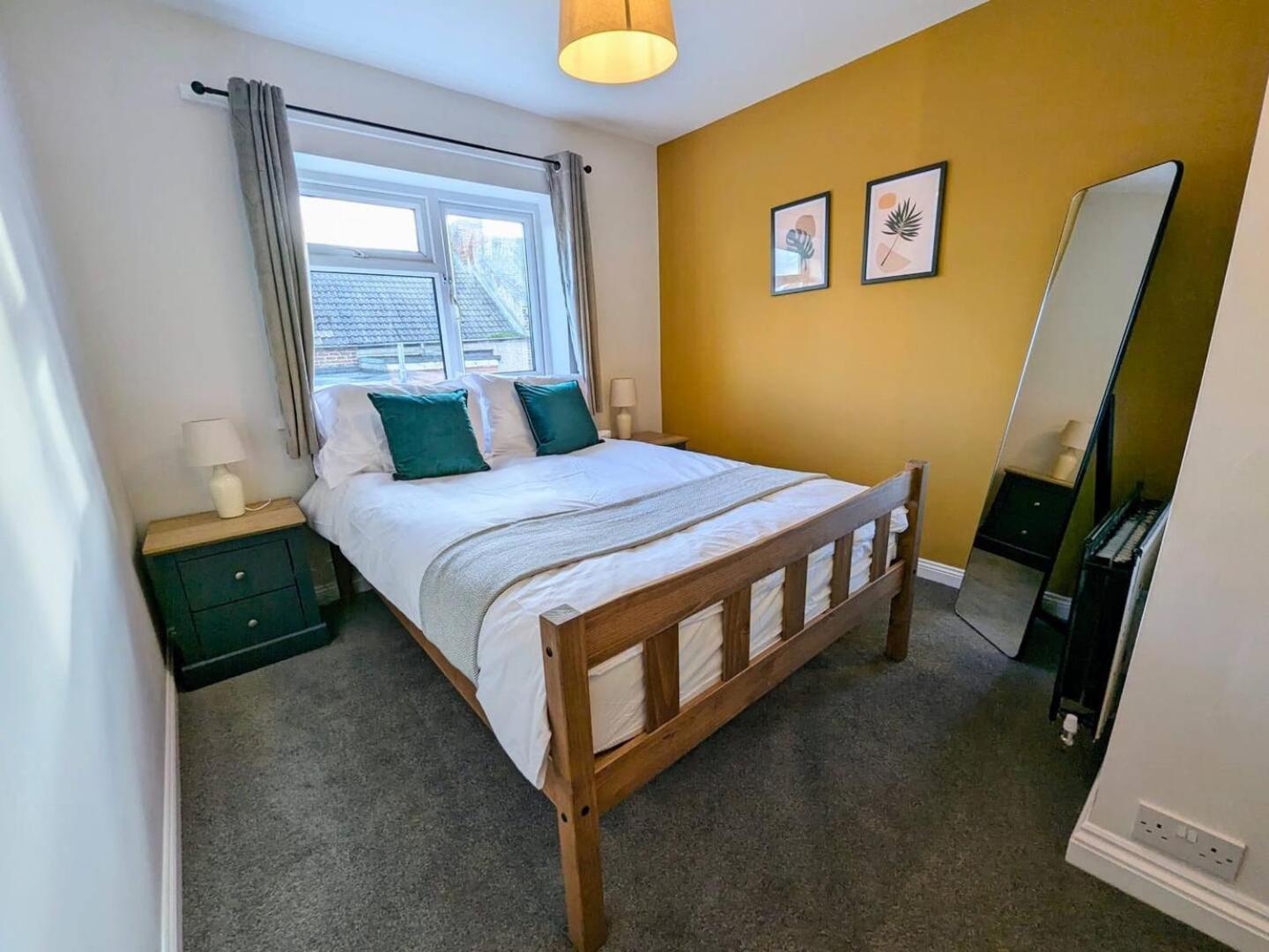 Spacious And Homey 4 Bedroom House Bishop Auckland Exterior photo